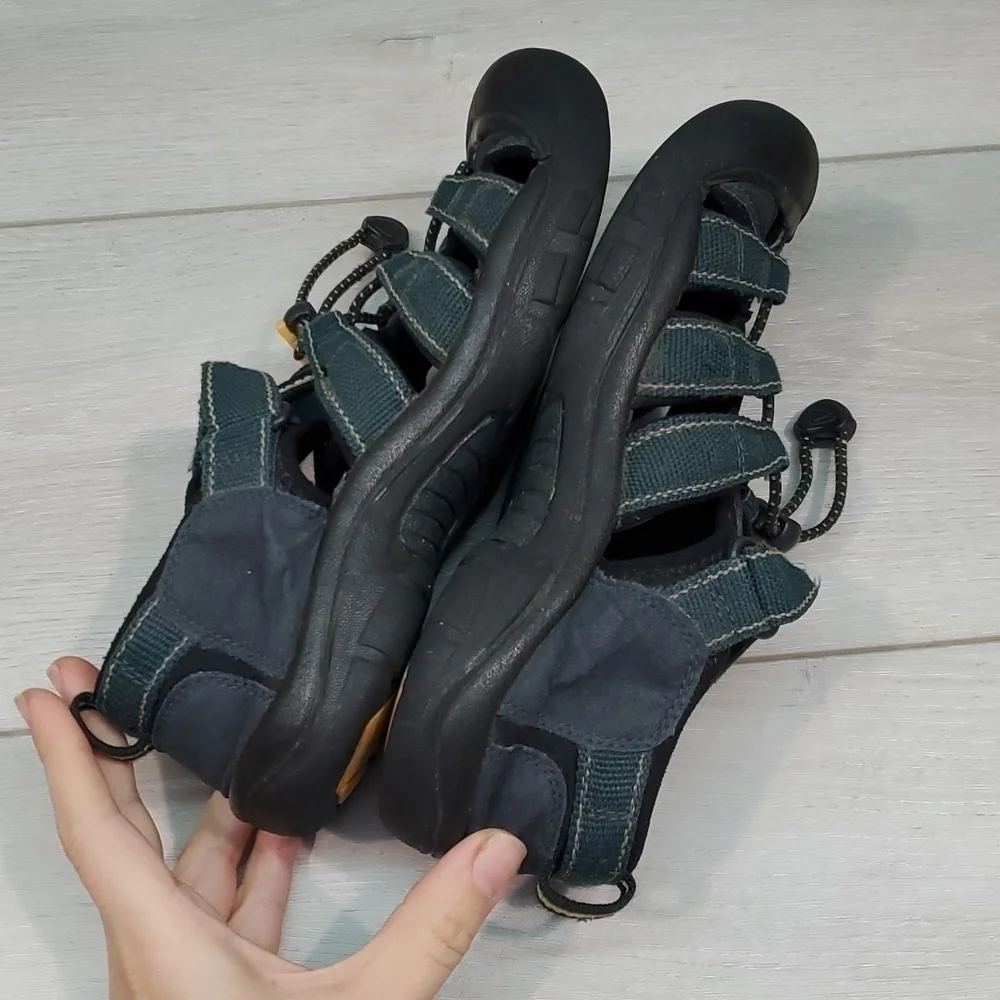 Keen Outdoor Big Kids Youth Sandals Shoes Waterproof Hiking Comfort sz 3